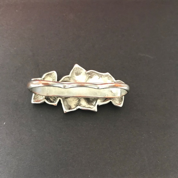 Silver and Black Flower Ring 🌺 - Picture 2 of 3